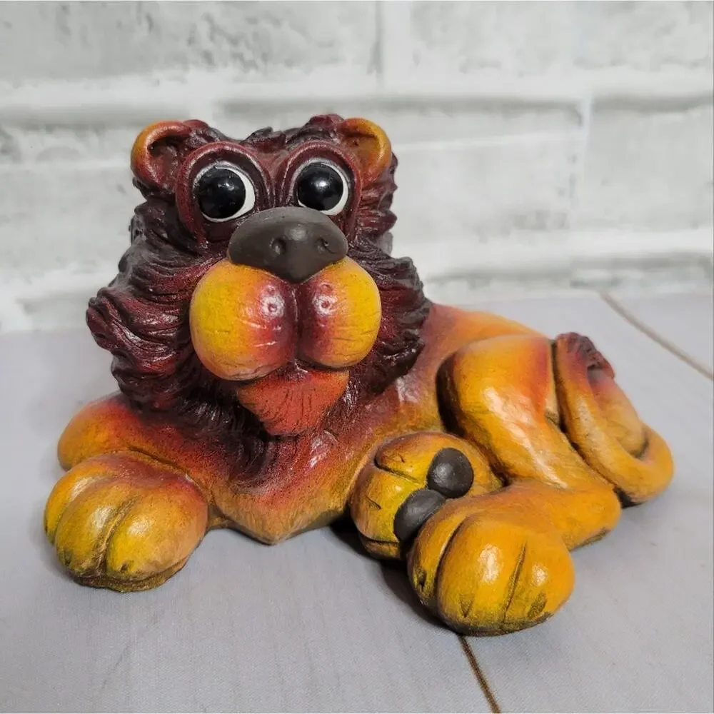 Vintage Kitschy Cartoon Big Eyed Lion Tchotchke Statue Decor